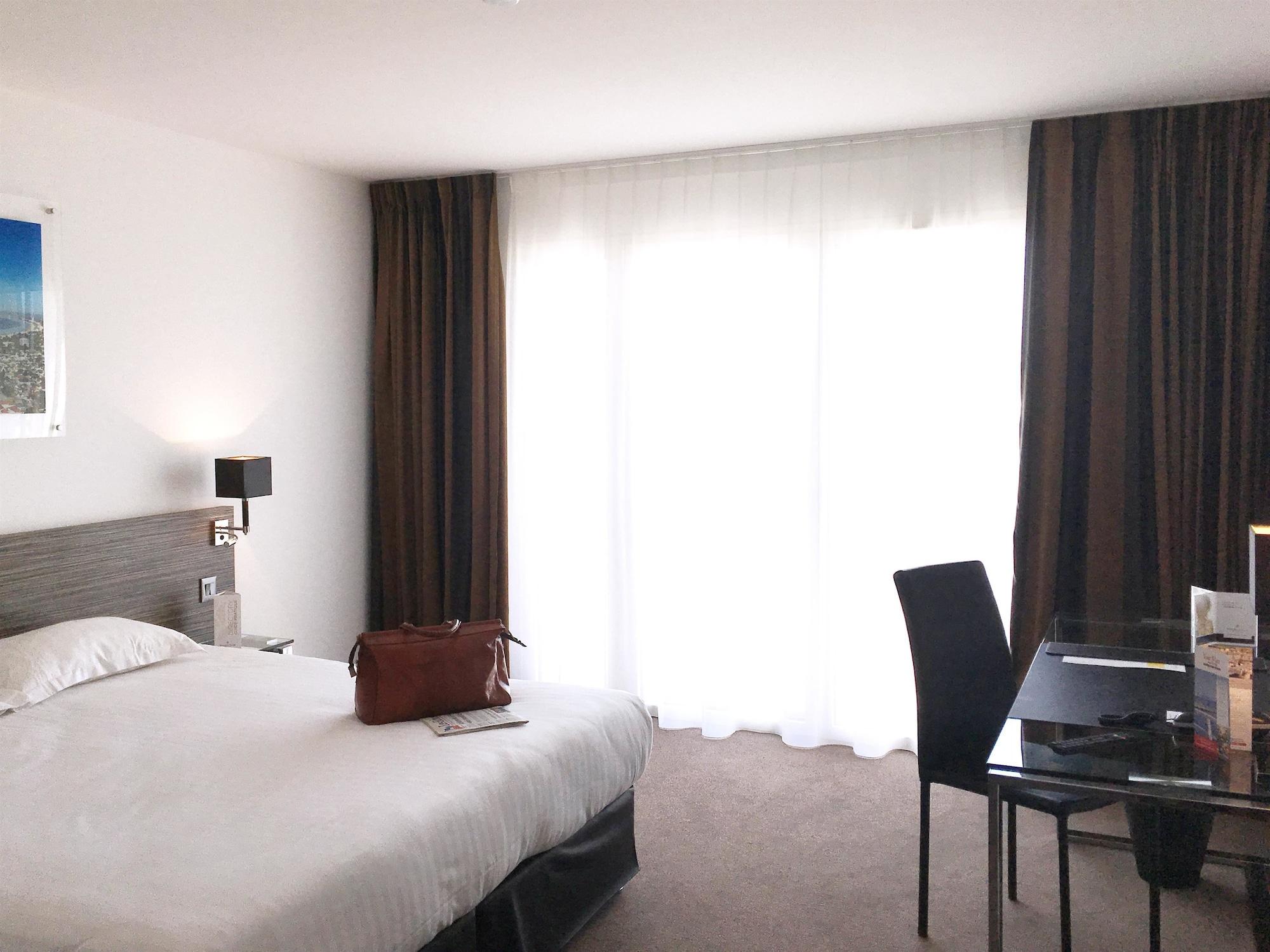 Готель Golden Tulip La Baule Екстер'єр фото