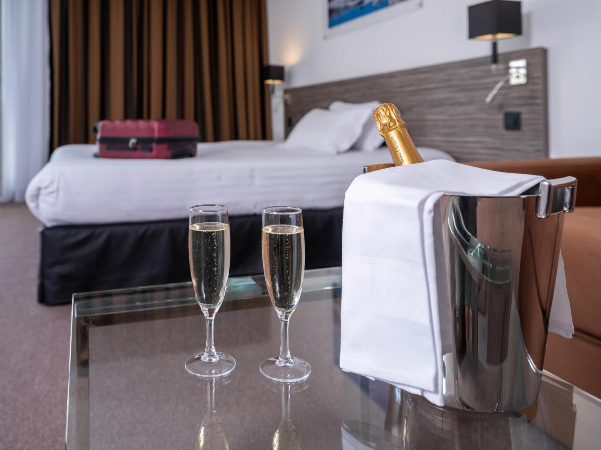 Готель Golden Tulip La Baule Екстер'єр фото
